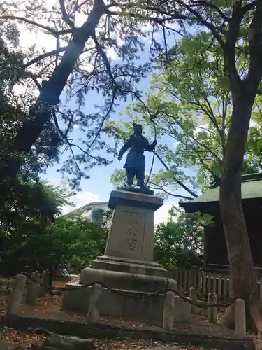 焼津神社の像