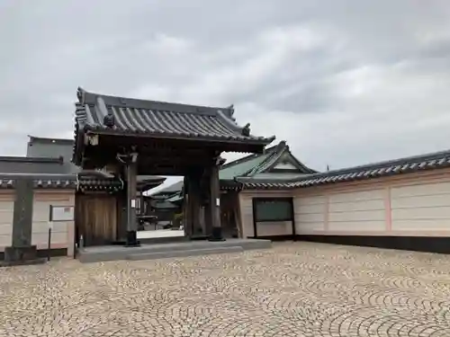 大念寺の山門