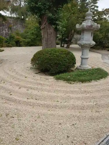 月山寺の庭園