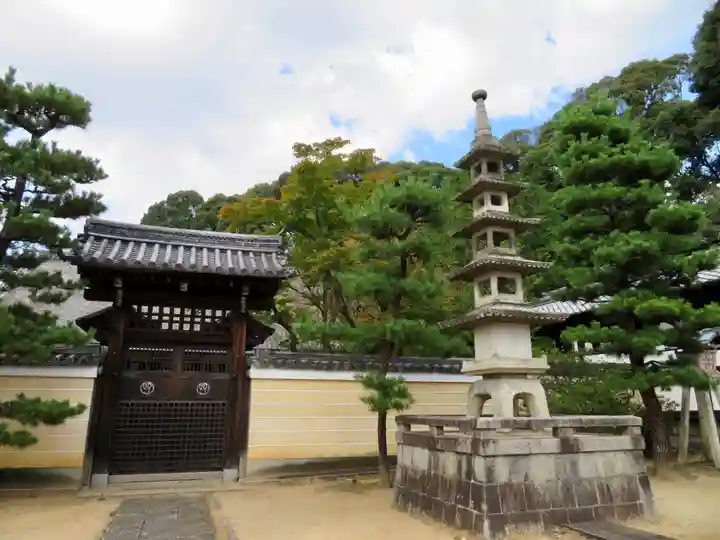 寳塔寺(宝塔寺)の山門・神門