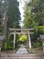 雄山神社中宮祈願殿の{uncategorized: "未分類", other: "その他", undefined: "問題あり", building: "その他建物", grave: "お墓", sacred_gate: "鳥居", guardian: "狛犬", statue: "像", buddha: "仏像", history: "歴史", nature: "自然", garden: "庭園", animal: "動物", pagoda: "塔", temizu: "手水舎", mountain_gate: "山門・神門", sanctuary: "本殿・本堂", subordinate: "末社・摂社", art: "芸術", scenery: "景色", jizo: "地蔵", ema: "絵馬", goshuin: "御朱印", omikuji: "おみくじ", items: "授与品その他", amulet: "お守り", goshuincho: "御朱印帳", eats: "食事", festival: "お祭り", votive_dance: "神楽", shichigosan: "七五三参", wedding: "結婚式", experience: "体験その他", initially: "初詣", around: "周辺", anti_infection: "感染症対策"}