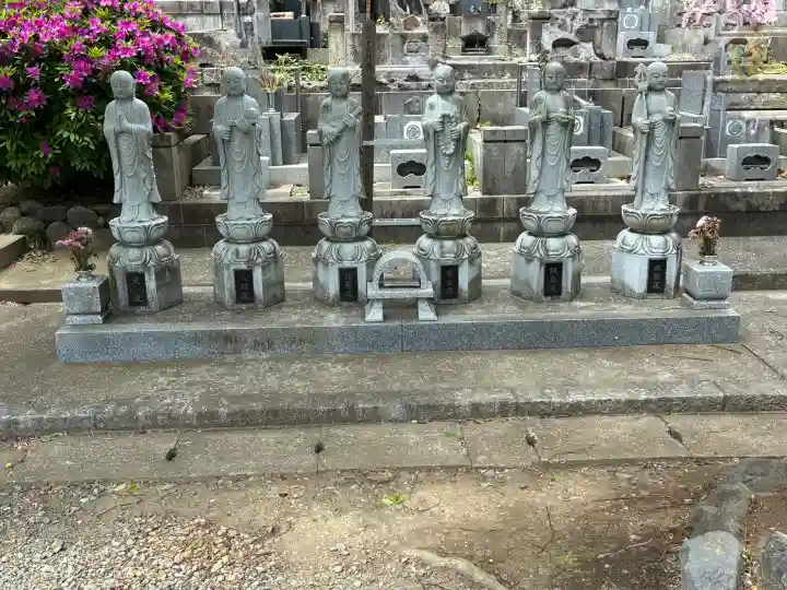 玉泉寺の{uncategorized: "未分類", other: "その他", undefined: "問題あり", building: "その他建物", grave: "お墓", sacred_gate: "鳥居", guardian: "狛犬", statue: "像", buddha: "仏像", history: "歴史", nature: "自然", garden: "庭園", animal: "動物", pagoda: "塔", temizu: "手水舎", mountain_gate: "山門・神門", sanctuary: "本殿・本堂", subordinate: "末社・摂社", art: "芸術", scenery: "景色", jizo: "地蔵", ema: "絵馬", goshuin: "御朱印", omikuji: "おみくじ", items: "授与品その他", amulet: "お守り", goshuincho: "御朱印帳", eats: "食事", festival: "お祭り", votive_dance: "神楽", shichigosan: "七五三参", wedding: "結婚式", experience: "体験その他", initially: "初詣", around: "周辺", anti_infection: "感染症対策"}