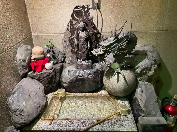 三瀧山不動院の手水舎