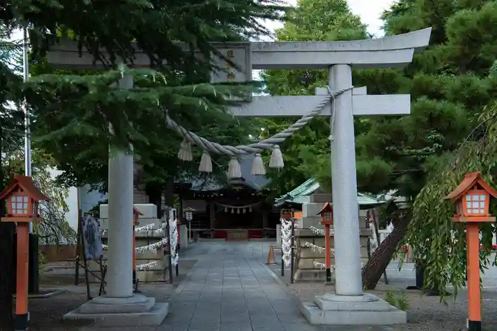 草加神社の鳥居