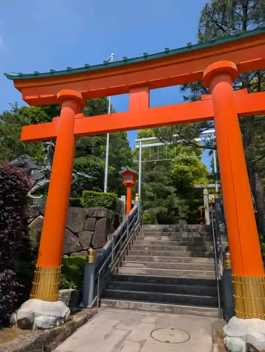 穴八幡宮の{uncategorized: "未分類", other: "その他", undefined: "問題あり", building: "その他建物", grave: "お墓", sacred_gate: "鳥居", guardian: "狛犬", statue: "像", buddha: "仏像", history: "歴史", nature: "自然", garden: "庭園", animal: "動物", pagoda: "塔", temizu: "手水舎", mountain_gate: "山門・神門", sanctuary: "本殿・本堂", subordinate: "末社・摂社", art: "芸術", scenery: "景色", jizo: "地蔵", ema: "絵馬", goshuin: "御朱印", omikuji: "おみくじ", items: "授与品その他", amulet: "お守り", goshuincho: "御朱印帳", eats: "食事", festival: "お祭り", votive_dance: "神楽", shichigosan: "七五三参", wedding: "結婚式", experience: "体験その他", initially: "初詣", around: "周辺", anti_infection: "感染症対策"}