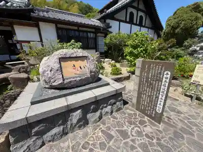 持光寺の{uncategorized: "未分類", other: "その他", undefined: "問題あり", building: "その他建物", grave: "お墓", sacred_gate: "鳥居", guardian: "狛犬", statue: "像", buddha: "仏像", history: "歴史", nature: "自然", garden: "庭園", animal: "動物", pagoda: "塔", temizu: "手水舎", mountain_gate: "山門・神門", sanctuary: "本殿・本堂", subordinate: "末社・摂社", art: "芸術", scenery: "景色", jizo: "地蔵", ema: "絵馬", goshuin: "御朱印", omikuji: "おみくじ", items: "授与品その他", amulet: "お守り", goshuincho: "御朱印帳", eats: "食事", festival: "お祭り", votive_dance: "神楽", shichigosan: "七五三参", wedding: "結婚式", experience: "体験その他", initially: "初詣", around: "周辺", anti_infection: "感染症対策"}