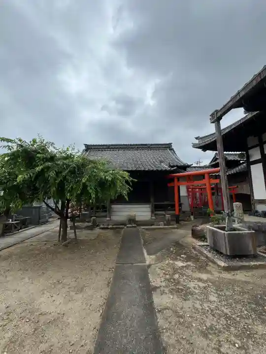 岳桂院の{uncategorized: "未分類", other: "その他", undefined: "問題あり", building: "その他建物", grave: "お墓", sacred_gate: "鳥居", guardian: "狛犬", statue: "像", buddha: "仏像", history: "歴史", nature: "自然", garden: "庭園", animal: "動物", pagoda: "塔", temizu: "手水舎", mountain_gate: "山門・神門", sanctuary: "本殿・本堂", subordinate: "末社・摂社", art: "芸術", scenery: "景色", jizo: "地蔵", ema: "絵馬", goshuin: "御朱印", omikuji: "おみくじ", items: "授与品その他", amulet: "お守り", goshuincho: "御朱印帳", eats: "食事", festival: "お祭り", votive_dance: "神楽", shichigosan: "七五三参", wedding: "結婚式", experience: "体験その他", initially: "初詣", around: "周辺", anti_infection: "感染症対策"}