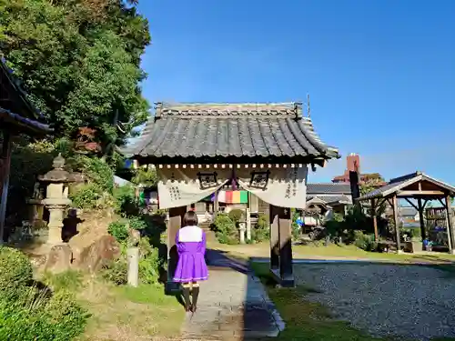 東林寺の山門