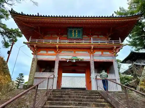 道成寺の山門