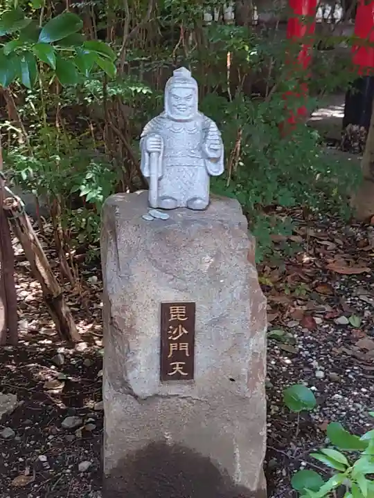 鎮守氷川神社の像