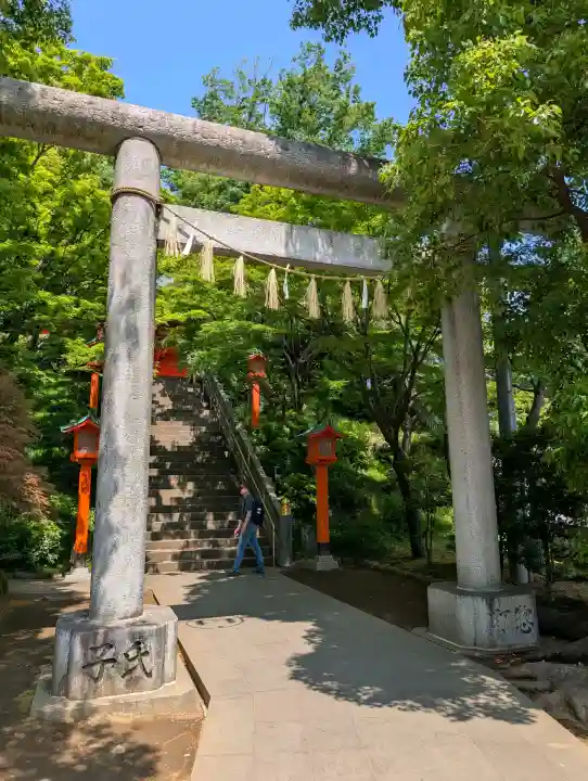 穴八幡宮の{uncategorized: "未分類", other: "その他", undefined: "問題あり", building: "その他建物", grave: "お墓", sacred_gate: "鳥居", guardian: "狛犬", statue: "像", buddha: "仏像", history: "歴史", nature: "自然", garden: "庭園", animal: "動物", pagoda: "塔", temizu: "手水舎", mountain_gate: "山門・神門", sanctuary: "本殿・本堂", subordinate: "末社・摂社", art: "芸術", scenery: "景色", jizo: "地蔵", ema: "絵馬", goshuin: "御朱印", omikuji: "おみくじ", items: "授与品その他", amulet: "お守り", goshuincho: "御朱印帳", eats: "食事", festival: "お祭り", votive_dance: "神楽", shichigosan: "七五三参", wedding: "結婚式", experience: "体験その他", initially: "初詣", around: "周辺", anti_infection: "感染症対策"}