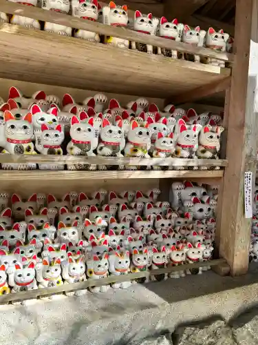 お松大権現の{uncategorized: "未分類", other: "その他", undefined: "問題あり", building: "その他建物", grave: "お墓", sacred_gate: "鳥居", guardian: "狛犬", statue: "像", buddha: "仏像", history: "歴史", nature: "自然", garden: "庭園", animal: "動物", pagoda: "塔", temizu: "手水舎", mountain_gate: "山門・神門", sanctuary: "本殿・本堂", subordinate: "末社・摂社", art: "芸術", scenery: "景色", jizo: "地蔵", ema: "絵馬", goshuin: "御朱印", omikuji: "おみくじ", items: "授与品その他", amulet: "お守り", goshuincho: "御朱印帳", eats: "食事", festival: "お祭り", votive_dance: "神楽", shichigosan: "七五三参", wedding: "結婚式", experience: "体験その他", initially: "初詣", around: "周辺", anti_infection: "感染症対策"}