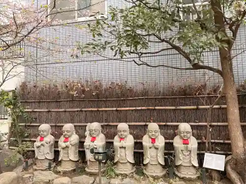 正寶院（飛不動尊）の{uncategorized: "未分類", other: "その他", undefined: "問題あり", building: "その他建物", grave: "お墓", sacred_gate: "鳥居", guardian: "狛犬", statue: "像", buddha: "仏像", history: "歴史", nature: "自然", garden: "庭園", animal: "動物", pagoda: "塔", temizu: "手水舎", mountain_gate: "山門・神門", sanctuary: "本殿・本堂", subordinate: "末社・摂社", art: "芸術", scenery: "景色", jizo: "地蔵", ema: "絵馬", goshuin: "御朱印", omikuji: "おみくじ", items: "授与品その他", amulet: "お守り", goshuincho: "御朱印帳", eats: "食事", festival: "お祭り", votive_dance: "神楽", shichigosan: "七五三参", wedding: "結婚式", experience: "体験その他", initially: "初詣", around: "周辺", anti_infection: "感染症対策"}