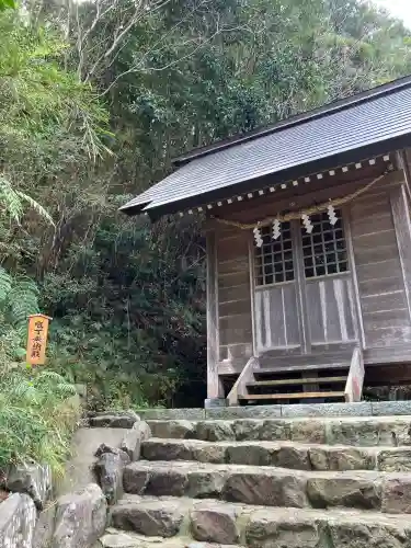 高家神社の{uncategorized: "未分類", other: "その他", undefined: "問題あり", building: "その他建物", grave: "お墓", sacred_gate: "鳥居", guardian: "狛犬", statue: "像", buddha: "仏像", history: "歴史", nature: "自然", garden: "庭園", animal: "動物", pagoda: "塔", temizu: "手水舎", mountain_gate: "山門・神門", sanctuary: "本殿・本堂", subordinate: "末社・摂社", art: "芸術", scenery: "景色", jizo: "地蔵", ema: "絵馬", goshuin: "御朱印", omikuji: "おみくじ", items: "授与品その他", amulet: "お守り", goshuincho: "御朱印帳", eats: "食事", festival: "お祭り", votive_dance: "神楽", shichigosan: "七五三参", wedding: "結婚式", experience: "体験その他", initially: "初詣", around: "周辺", anti_infection: "感染症対策"}
