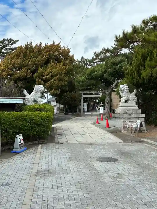 森戸大明神(森戸神社)の{uncategorized: "未分類", other: "その他", undefined: "問題あり", building: "その他建物", grave: "お墓", sacred_gate: "鳥居", guardian: "狛犬", statue: "像", buddha: "仏像", history: "歴史", nature: "自然", garden: "庭園", animal: "動物", pagoda: "塔", temizu: "手水舎", mountain_gate: "山門・神門", sanctuary: "本殿・本堂", subordinate: "末社・摂社", art: "芸術", scenery: "景色", jizo: "地蔵", ema: "絵馬", goshuin: "御朱印", omikuji: "おみくじ", items: "授与品その他", amulet: "お守り", goshuincho: "御朱印帳", eats: "食事", festival: "お祭り", votive_dance: "神楽", shichigosan: "七五三参", wedding: "結婚式", experience: "体験その他", initially: "初詣", around: "周辺", anti_infection: "感染症対策"}