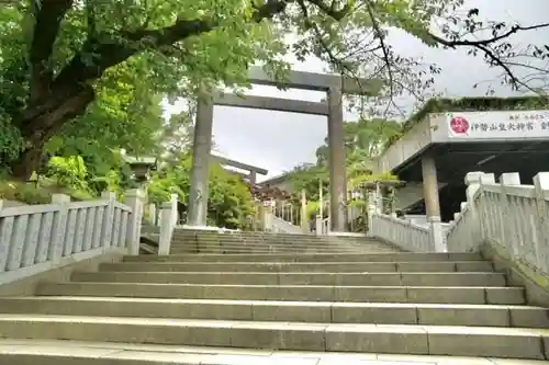 伊勢山皇大神宮の鳥居