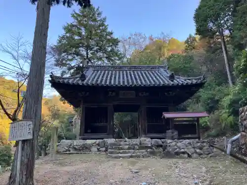 福生寺の山門