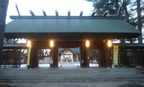 帯廣神社の山門・神門