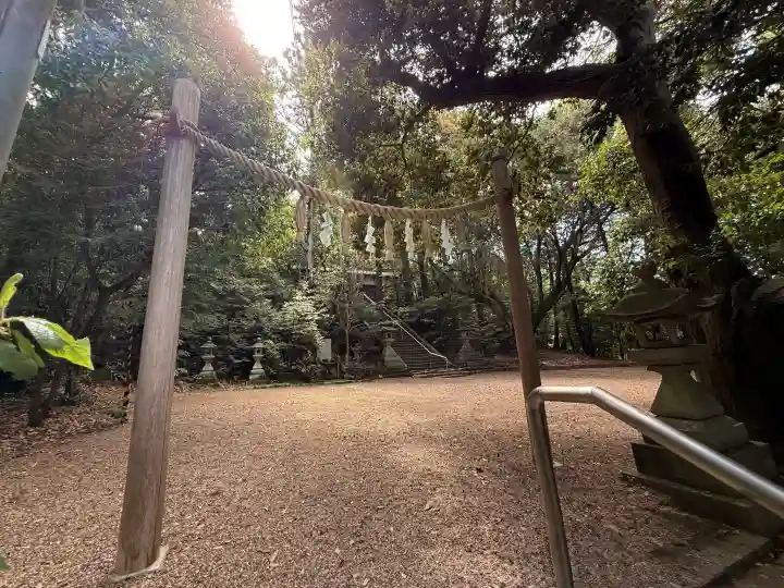 葛木倭文座天羽雷命神社の{uncategorized: "未分類", other: "その他", undefined: "問題あり", building: "その他建物", grave: "お墓", sacred_gate: "鳥居", guardian: "狛犬", statue: "像", buddha: "仏像", history: "歴史", nature: "自然", garden: "庭園", animal: "動物", pagoda: "塔", temizu: "手水舎", mountain_gate: "山門・神門", sanctuary: "本殿・本堂", subordinate: "末社・摂社", art: "芸術", scenery: "景色", jizo: "地蔵", ema: "絵馬", goshuin: "御朱印", omikuji: "おみくじ", items: "授与品その他", amulet: "お守り", goshuincho: "御朱印帳", eats: "食事", festival: "お祭り", votive_dance: "神楽", shichigosan: "七五三参", wedding: "結婚式", experience: "体験その他", initially: "初詣", around: "周辺", anti_infection: "感染症対策"}