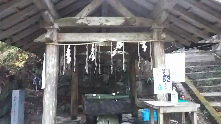 英彦山豊前坊高住神社の手水舎
