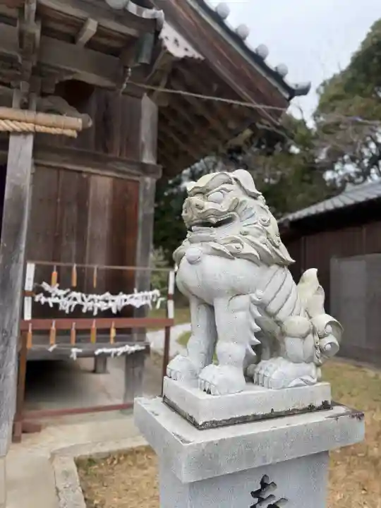 年毛神社の{uncategorized: "未分類", other: "その他", undefined: "問題あり", building: "その他建物", grave: "お墓", sacred_gate: "鳥居", guardian: "狛犬", statue: "像", buddha: "仏像", history: "歴史", nature: "自然", garden: "庭園", animal: "動物", pagoda: "塔", temizu: "手水舎", mountain_gate: "山門・神門", sanctuary: "本殿・本堂", subordinate: "末社・摂社", art: "芸術", scenery: "景色", jizo: "地蔵", ema: "絵馬", goshuin: "御朱印", omikuji: "おみくじ", items: "授与品その他", amulet: "お守り", goshuincho: "御朱印帳", eats: "食事", festival: "お祭り", votive_dance: "神楽", shichigosan: "七五三参", wedding: "結婚式", experience: "体験その他", initially: "初詣", around: "周辺", anti_infection: "感染症対策"}