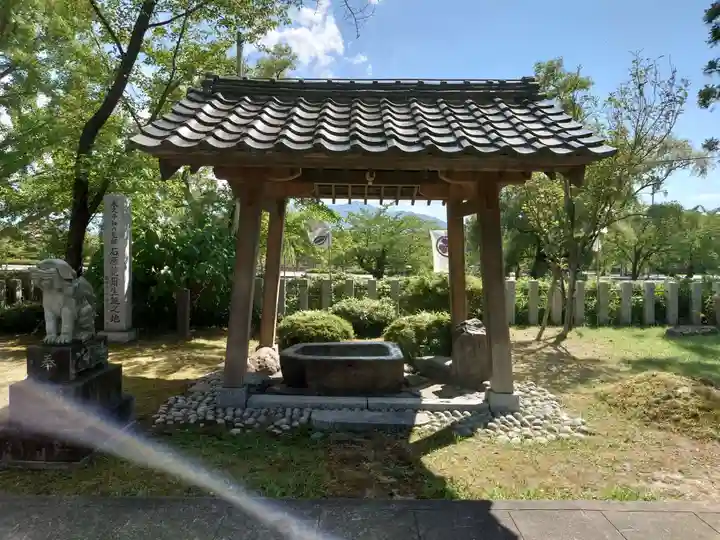 鶴岡護国神社の手水舎