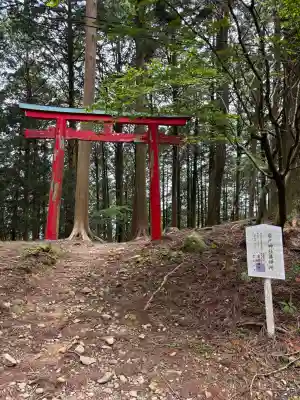 砥鹿神社(奥宮)の{uncategorized: "未分類", other: "その他", undefined: "問題あり", building: "その他建物", grave: "お墓", sacred_gate: "鳥居", guardian: "狛犬", statue: "像", buddha: "仏像", history: "歴史", nature: "自然", garden: "庭園", animal: "動物", pagoda: "塔", temizu: "手水舎", mountain_gate: "山門・神門", sanctuary: "本殿・本堂", subordinate: "末社・摂社", art: "芸術", scenery: "景色", jizo: "地蔵", ema: "絵馬", goshuin: "御朱印", omikuji: "おみくじ", items: "授与品その他", amulet: "お守り", goshuincho: "御朱印帳", eats: "食事", festival: "お祭り", votive_dance: "神楽", shichigosan: "七五三参", wedding: "結婚式", experience: "体験その他", initially: "初詣", around: "周辺", anti_infection: "感染症対策"}