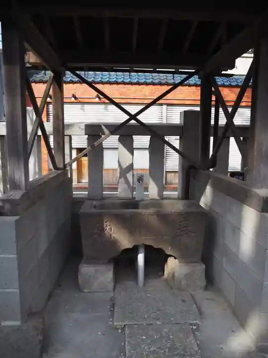 諏訪神社の手水舎