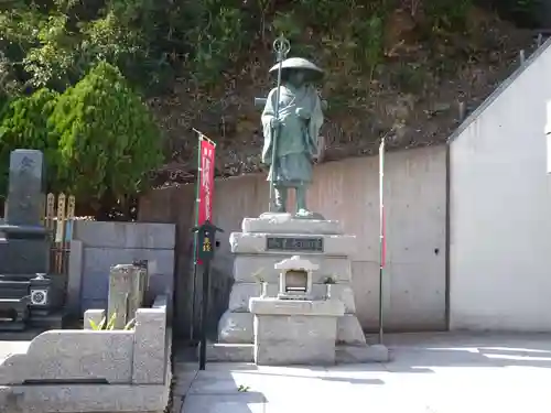 光明寺の像