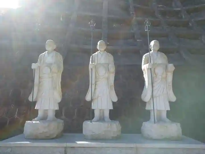 総本山 本福寺の像