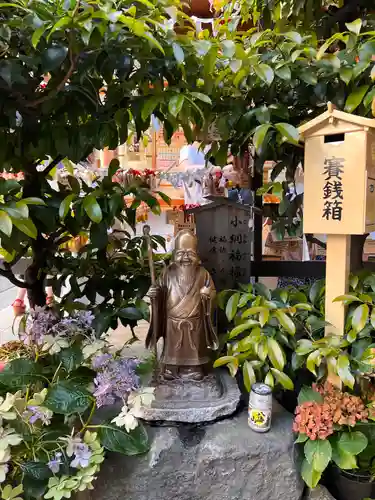 小網神社の像