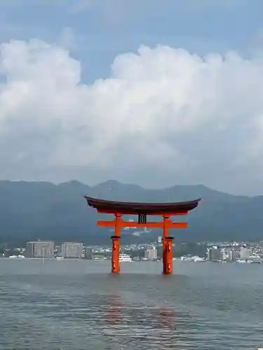 厳島神社の鳥居