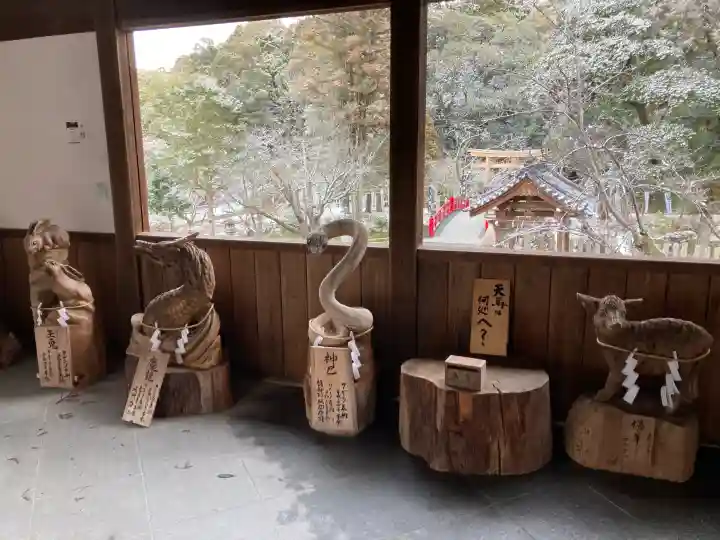 伊太祁曽神社の{uncategorized: "未分類", other: "その他", undefined: "問題あり", building: "その他建物", grave: "お墓", sacred_gate: "鳥居", guardian: "狛犬", statue: "像", buddha: "仏像", history: "歴史", nature: "自然", garden: "庭園", animal: "動物", pagoda: "塔", temizu: "手水舎", mountain_gate: "山門・神門", sanctuary: "本殿・本堂", subordinate: "末社・摂社", art: "芸術", scenery: "景色", jizo: "地蔵", ema: "絵馬", goshuin: "御朱印", omikuji: "おみくじ", items: "授与品その他", amulet: "お守り", goshuincho: "御朱印帳", eats: "食事", festival: "お祭り", votive_dance: "神楽", shichigosan: "七五三参", wedding: "結婚式", experience: "体験その他", initially: "初詣", around: "周辺", anti_infection: "感染症対策"}