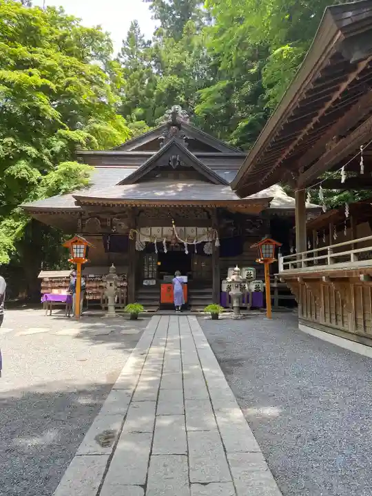 新倉富士浅間神社の本殿・本堂