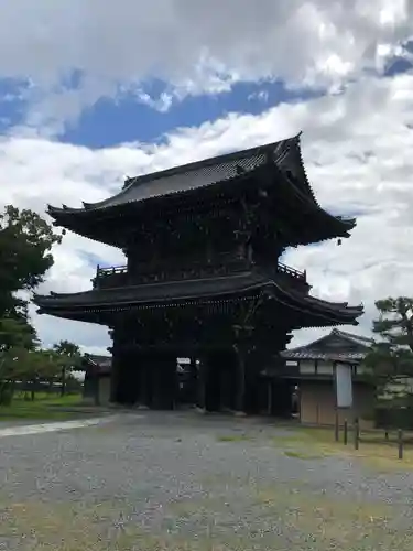 清凉寺の山門