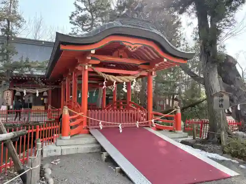 生島足島神社の{uncategorized: "未分類", other: "その他", undefined: "問題あり", building: "その他建物", grave: "お墓", sacred_gate: "鳥居", guardian: "狛犬", statue: "像", buddha: "仏像", history: "歴史", nature: "自然", garden: "庭園", animal: "動物", pagoda: "塔", temizu: "手水舎", mountain_gate: "山門・神門", sanctuary: "本殿・本堂", subordinate: "末社・摂社", art: "芸術", scenery: "景色", jizo: "地蔵", ema: "絵馬", goshuin: "御朱印", omikuji: "おみくじ", items: "授与品その他", amulet: "お守り", goshuincho: "御朱印帳", eats: "食事", festival: "お祭り", votive_dance: "神楽", shichigosan: "七五三参", wedding: "結婚式", experience: "体験その他", initially: "初詣", around: "周辺", anti_infection: "感染症対策"}
