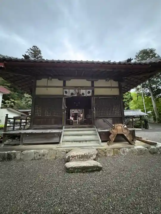 大瀧神社の{uncategorized: "未分類", other: "その他", undefined: "問題あり", building: "その他建物", grave: "お墓", sacred_gate: "鳥居", guardian: "狛犬", statue: "像", buddha: "仏像", history: "歴史", nature: "自然", garden: "庭園", animal: "動物", pagoda: "塔", temizu: "手水舎", mountain_gate: "山門・神門", sanctuary: "本殿・本堂", subordinate: "末社・摂社", art: "芸術", scenery: "景色", jizo: "地蔵", ema: "絵馬", goshuin: "御朱印", omikuji: "おみくじ", items: "授与品その他", amulet: "お守り", goshuincho: "御朱印帳", eats: "食事", festival: "お祭り", votive_dance: "神楽", shichigosan: "七五三参", wedding: "結婚式", experience: "体験その他", initially: "初詣", around: "周辺", anti_infection: "感染症対策"}