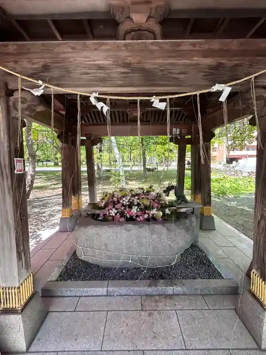 彌彦神社 (伊夜日子神社)の手水舎
