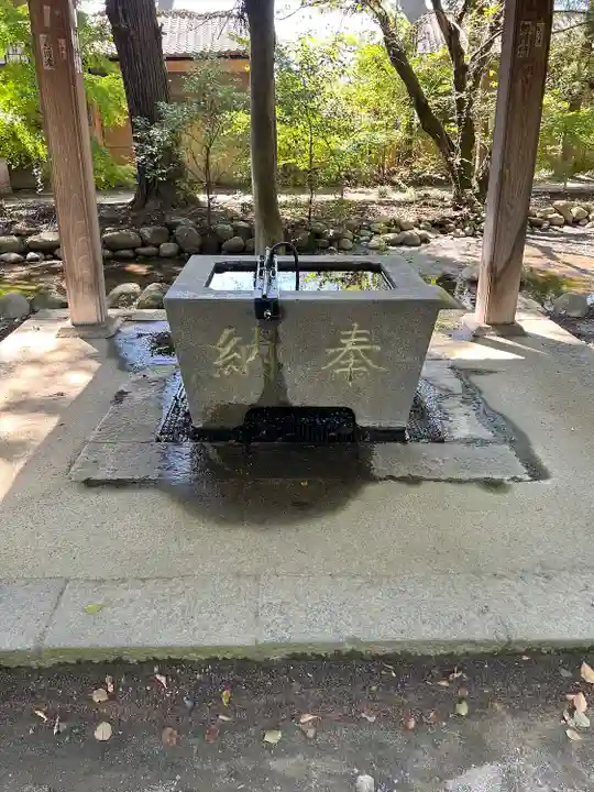 大井俣窪八幡神社の手水舎