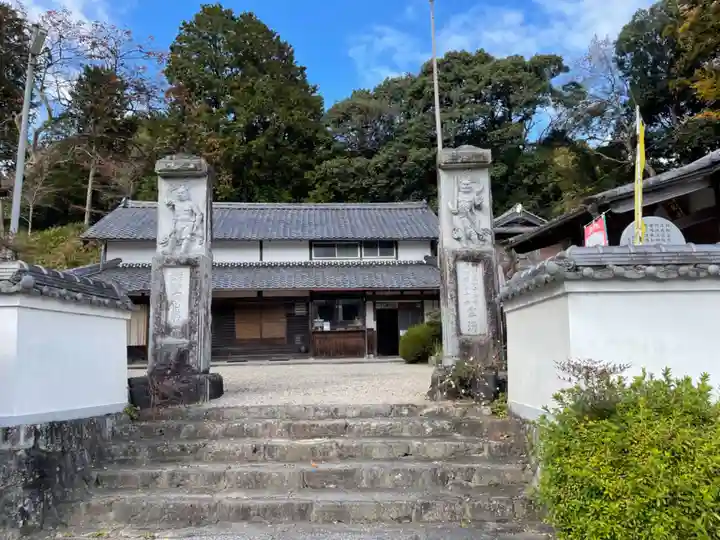 龍性院の山門・神門