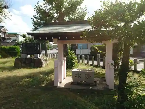 白山社の手水舎