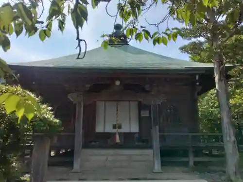 極楽寺（霊鷲山感應院極楽律寺）の本殿・本堂