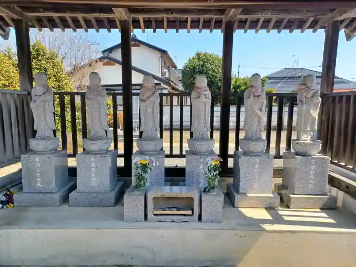 青蓮寺の{uncategorized: "未分類", other: "その他", undefined: "問題あり", building: "その他建物", grave: "お墓", sacred_gate: "鳥居", guardian: "狛犬", statue: "像", buddha: "仏像", history: "歴史", nature: "自然", garden: "庭園", animal: "動物", pagoda: "塔", temizu: "手水舎", mountain_gate: "山門・神門", sanctuary: "本殿・本堂", subordinate: "末社・摂社", art: "芸術", scenery: "景色", jizo: "地蔵", ema: "絵馬", goshuin: "御朱印", omikuji: "おみくじ", items: "授与品その他", amulet: "お守り", goshuincho: "御朱印帳", eats: "食事", festival: "お祭り", votive_dance: "神楽", shichigosan: "七五三参", wedding: "結婚式", experience: "体験その他", initially: "初詣", around: "周辺", anti_infection: "感染症対策"}
