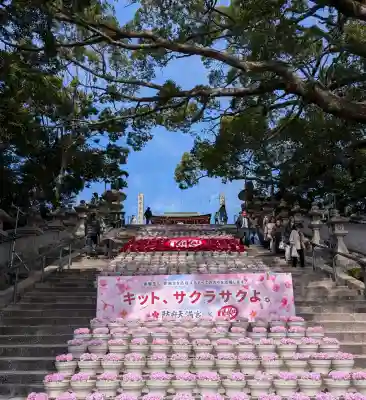 防府天満宮の{uncategorized: "未分類", other: "その他", undefined: "問題あり", building: "その他建物", grave: "お墓", sacred_gate: "鳥居", guardian: "狛犬", statue: "像", buddha: "仏像", history: "歴史", nature: "自然", garden: "庭園", animal: "動物", pagoda: "塔", temizu: "手水舎", mountain_gate: "山門・神門", sanctuary: "本殿・本堂", subordinate: "末社・摂社", art: "芸術", scenery: "景色", jizo: "地蔵", ema: "絵馬", goshuin: "御朱印", omikuji: "おみくじ", items: "授与品その他", amulet: "お守り", goshuincho: "御朱印帳", eats: "食事", festival: "お祭り", votive_dance: "神楽", shichigosan: "七五三参", wedding: "結婚式", experience: "体験その他", initially: "初詣", around: "周辺", anti_infection: "感染症対策"}