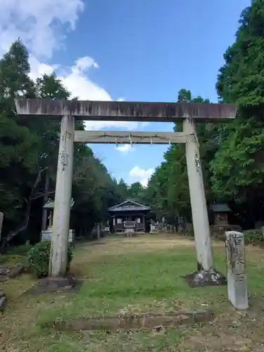 岩作御嶽山（御嶽神社）の鳥居