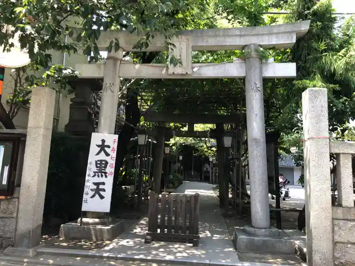 千住本氷川神社の鳥居