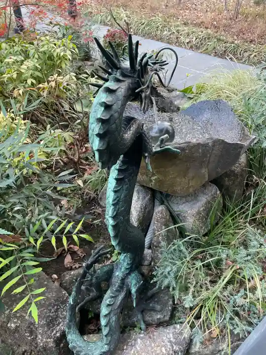 氷川神社の{uncategorized: "未分類", other: "その他", undefined: "問題あり", building: "その他建物", grave: "お墓", sacred_gate: "鳥居", guardian: "狛犬", statue: "像", buddha: "仏像", history: "歴史", nature: "自然", garden: "庭園", animal: "動物", pagoda: "塔", temizu: "手水舎", mountain_gate: "山門・神門", sanctuary: "本殿・本堂", subordinate: "末社・摂社", art: "芸術", scenery: "景色", jizo: "地蔵", ema: "絵馬", goshuin: "御朱印", omikuji: "おみくじ", items: "授与品その他", amulet: "お守り", goshuincho: "御朱印帳", eats: "食事", festival: "お祭り", votive_dance: "神楽", shichigosan: "七五三参", wedding: "結婚式", experience: "体験その他", initially: "初詣", around: "周辺", anti_infection: "感染症対策"}