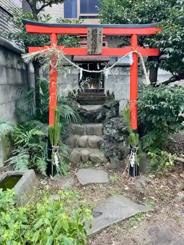 戸田稲荷神社の{uncategorized: "未分類", other: "その他", undefined: "問題あり", building: "その他建物", grave: "お墓", sacred_gate: "鳥居", guardian: "狛犬", statue: "像", buddha: "仏像", history: "歴史", nature: "自然", garden: "庭園", animal: "動物", pagoda: "塔", temizu: "手水舎", mountain_gate: "山門・神門", sanctuary: "本殿・本堂", subordinate: "末社・摂社", art: "芸術", scenery: "景色", jizo: "地蔵", ema: "絵馬", goshuin: "御朱印", omikuji: "おみくじ", items: "授与品その他", amulet: "お守り", goshuincho: "御朱印帳", eats: "食事", festival: "お祭り", votive_dance: "神楽", shichigosan: "七五三参", wedding: "結婚式", experience: "体験その他", initially: "初詣", around: "周辺", anti_infection: "感染症対策"}