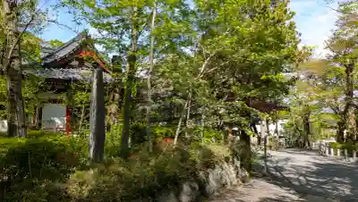 山中諏訪神社の{uncategorized: "未分類", other: "その他", undefined: "問題あり", building: "その他建物", grave: "お墓", sacred_gate: "鳥居", guardian: "狛犬", statue: "像", buddha: "仏像", history: "歴史", nature: "自然", garden: "庭園", animal: "動物", pagoda: "塔", temizu: "手水舎", mountain_gate: "山門・神門", sanctuary: "本殿・本堂", subordinate: "末社・摂社", art: "芸術", scenery: "景色", jizo: "地蔵", ema: "絵馬", goshuin: "御朱印", omikuji: "おみくじ", items: "授与品その他", amulet: "お守り", goshuincho: "御朱印帳", eats: "食事", festival: "お祭り", votive_dance: "神楽", shichigosan: "七五三参", wedding: "結婚式", experience: "体験その他", initially: "初詣", around: "周辺", anti_infection: "感染症対策"}