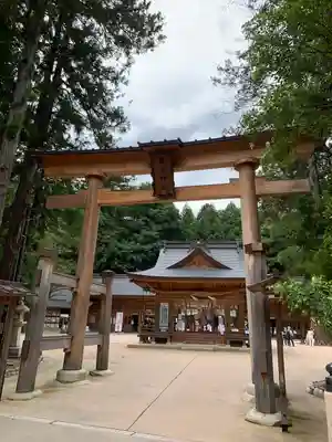 穂高神社本宮の鳥居